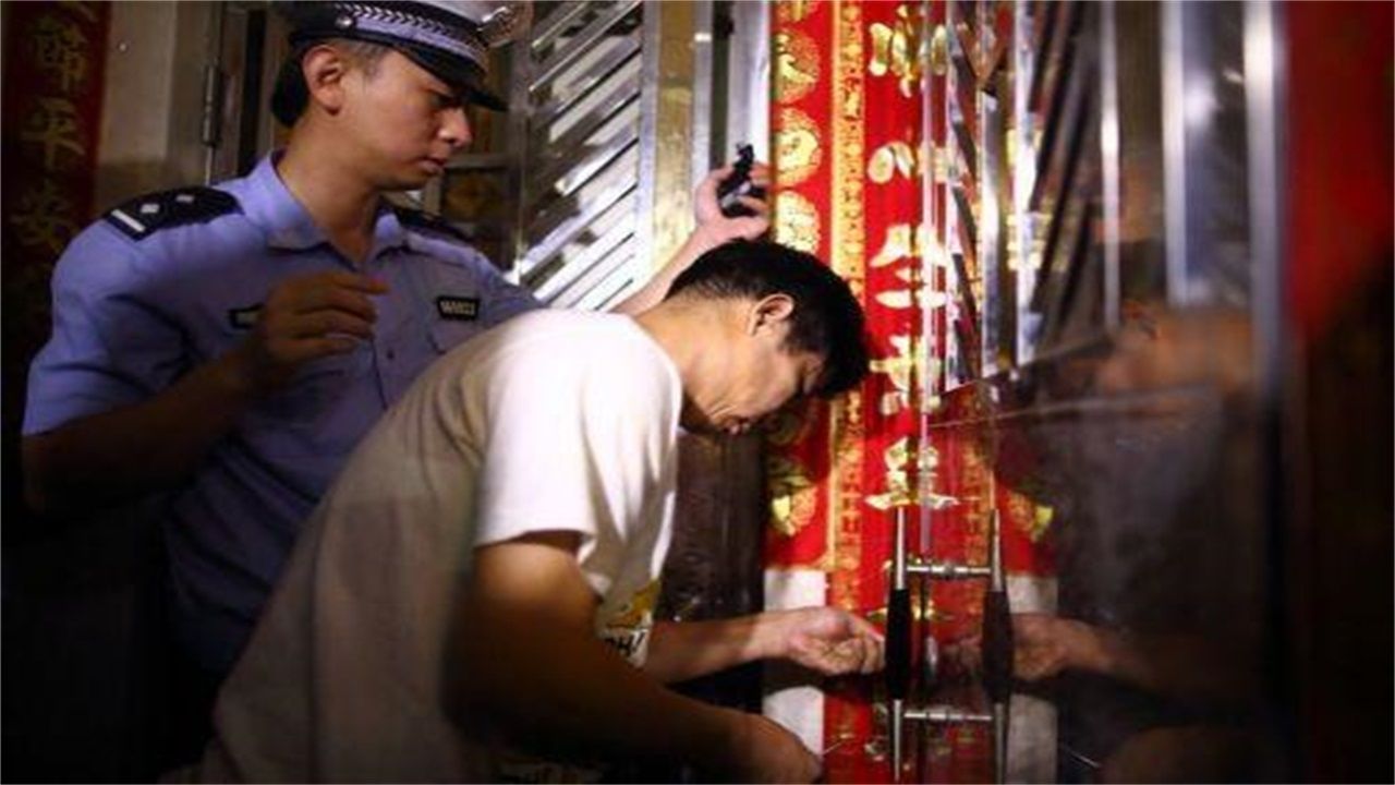 佛山请开锁师傅开了锁后，师傅